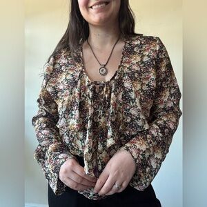 Oraré Floral Ruffle Blouse